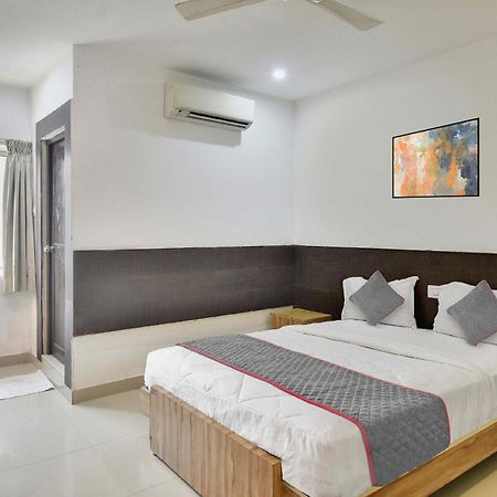 Collection O Elite Residency Hotel Ченай Екстериор снимка
