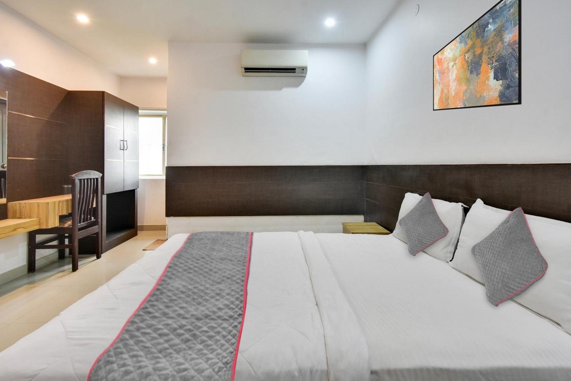 Collection O Elite Residency Hotel Ченай Екстериор снимка